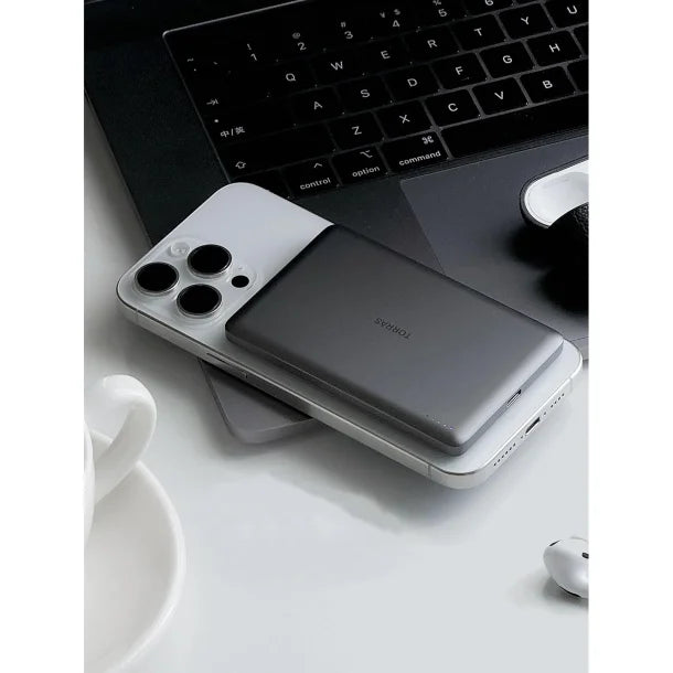 TORRAS MiniMag 5,000mAh MagSafe wireless power bank – three-quarter product view